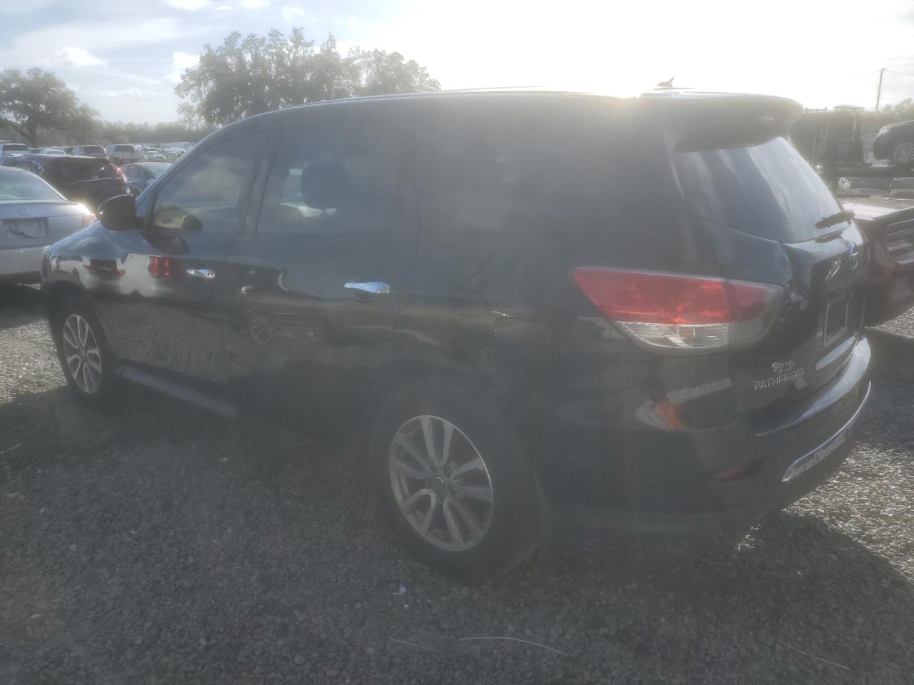Image 2 of 2014 NISSAN PATHFINDER S 2014 with VIN 5N1AR2MN2EC690735