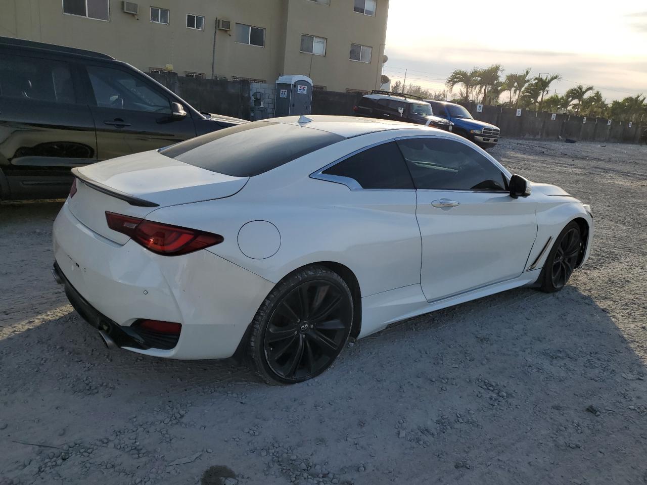 Obraz 3 z 2018 INFINITI Q60 RED SPORT 400 2018 z VIN JN1FV7EL6JM631436