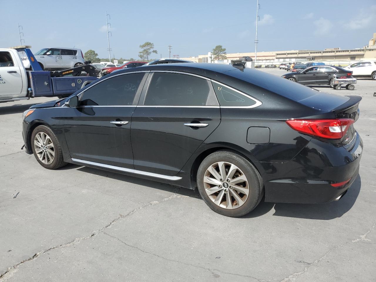 Image 2 of 2016 HYUNDAI SONATA SPORT 2016 with VIN 5NPE34AF8GH335351