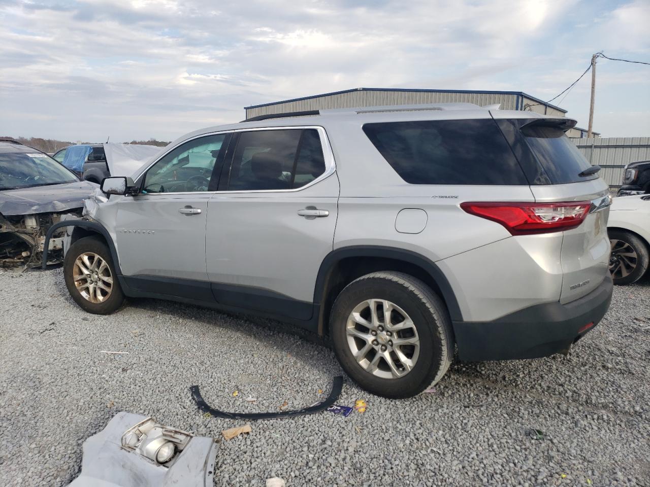 Image 2 of 2018 CHEVROLET TRAVERSE LT 2018 with VIN 1GNERGKW4JJ245053