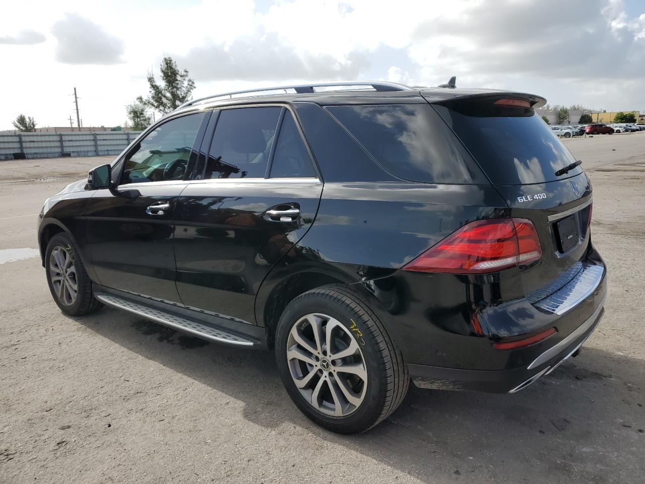 Image 2 of 2019 MERCEDES-BENZ GLE 400 4MATIC 2019 with VIN 4JGDA5GB4KB217492
