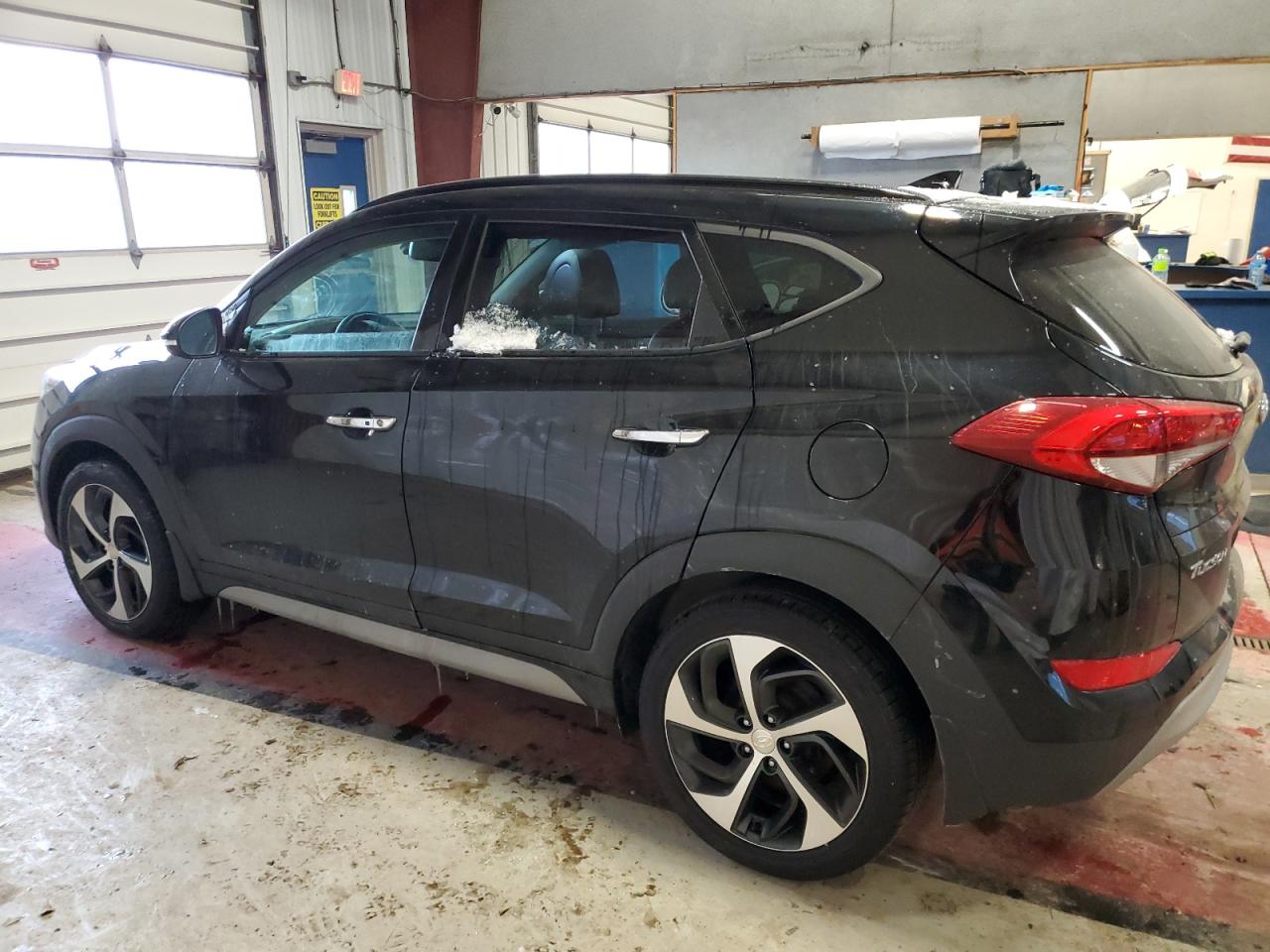 Изображение 2 2018 HYUNDAI TUCSON VALUE 2018 с VIN KM8J3CA25JU724589