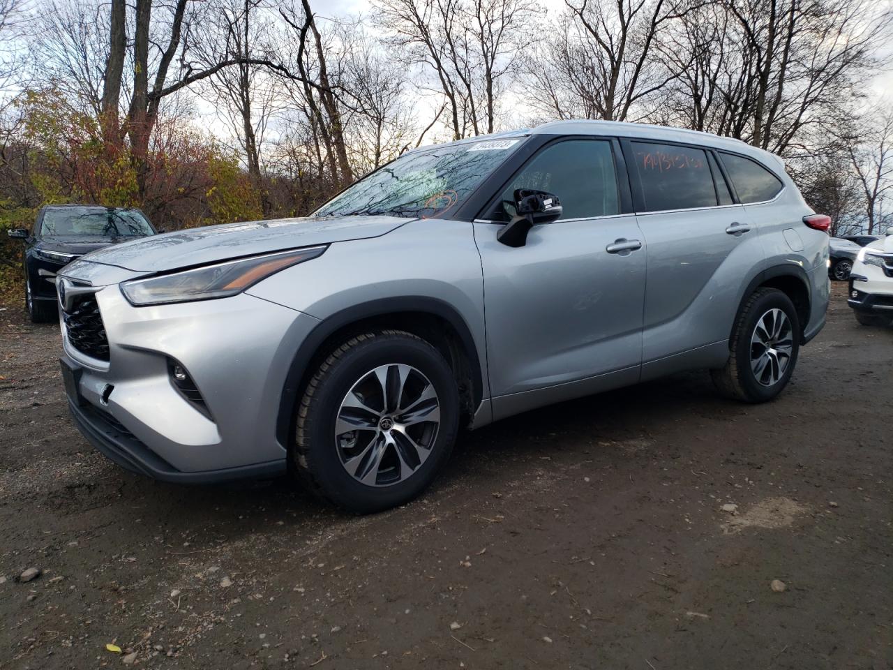 Изображение 2021 TOYOTA HIGHLANDER XLE 2021