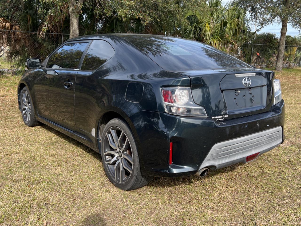 Image 3 of 2015 TOYOTA SCION TC  2015 with VIN JTKJF5C77FJ012408