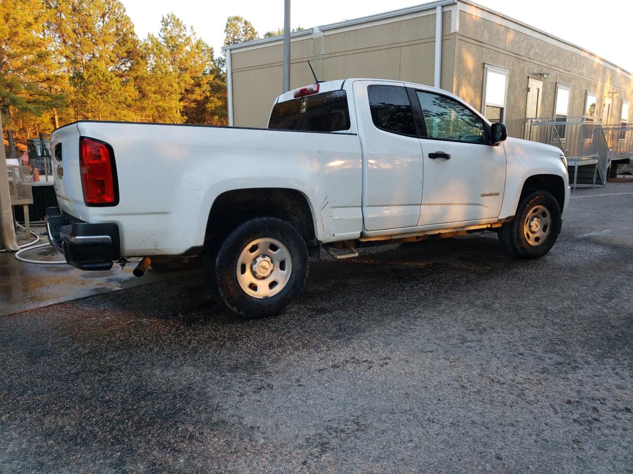 Image 3 of Chevrolet Colorado 2016 with VIN 1GCHSBEA2G1385849