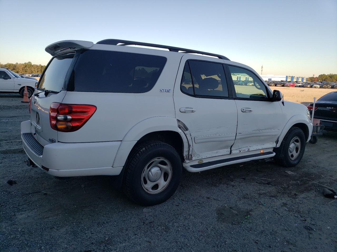 Изображение 3 2004 TOYOTA SEQUOIA SR5 2004 с VIN 5TDZT34AX4S213043