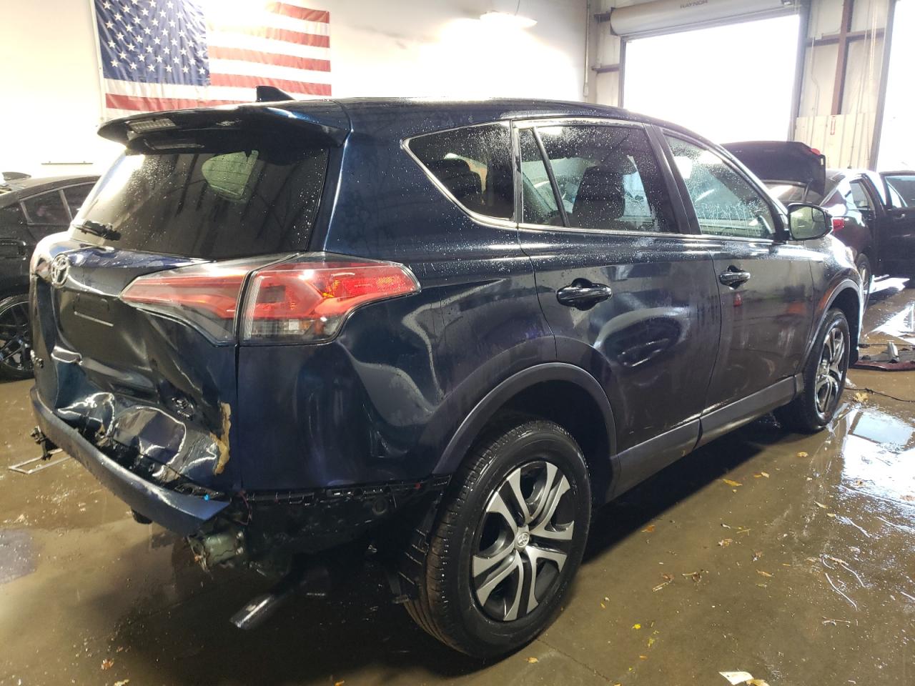 Изображение 3 2018 TOYOTA RAV4 LE 2018 с VIN 2T3BFREVXJW727031
