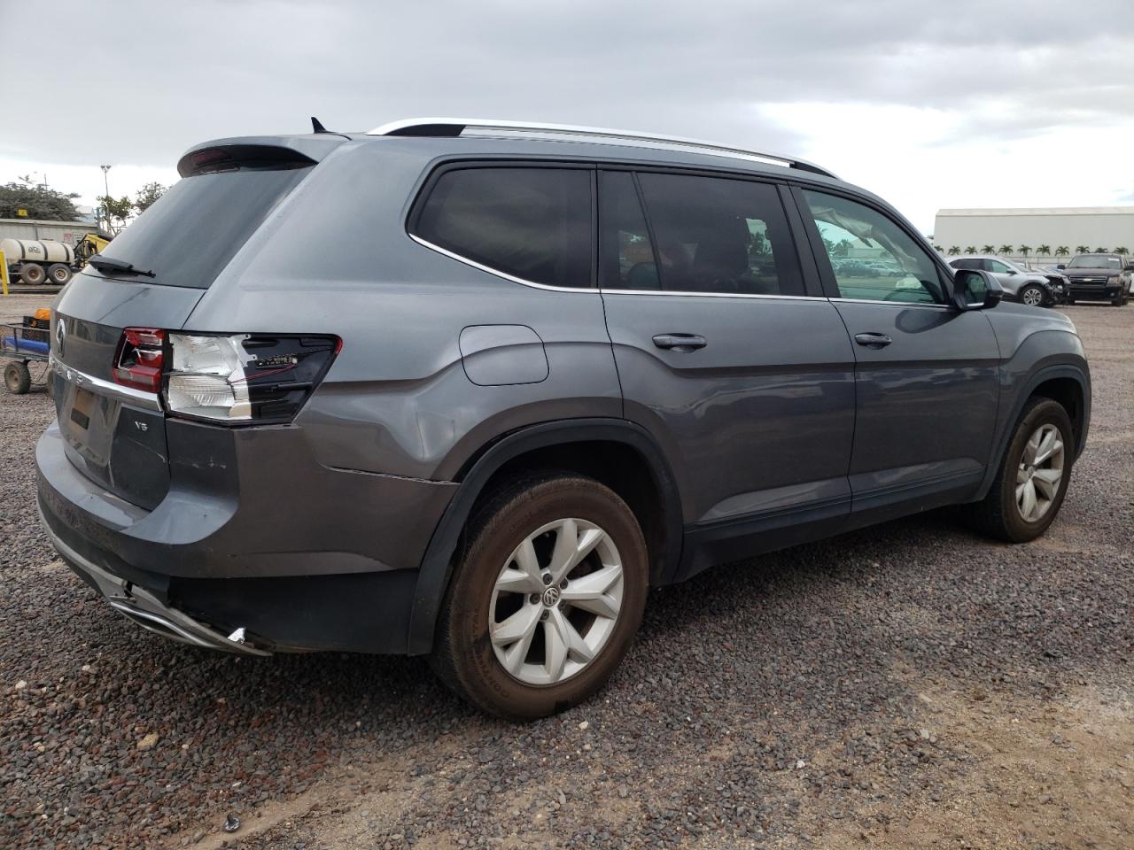 Image 3 of 2018 VOLKSWAGEN ATLAS SE 2018 with VIN 1V2DR2CA7JC535946