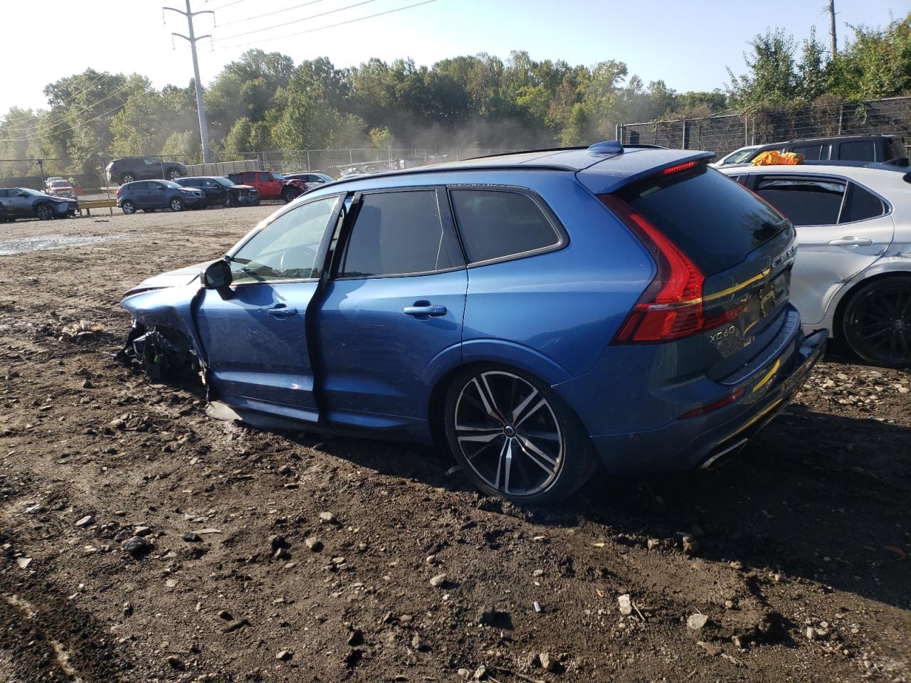 Изображение 2 2020 VOLVO XC60 T6 R-DESIGN 2020 с VIN YV4A22RM1L1517948