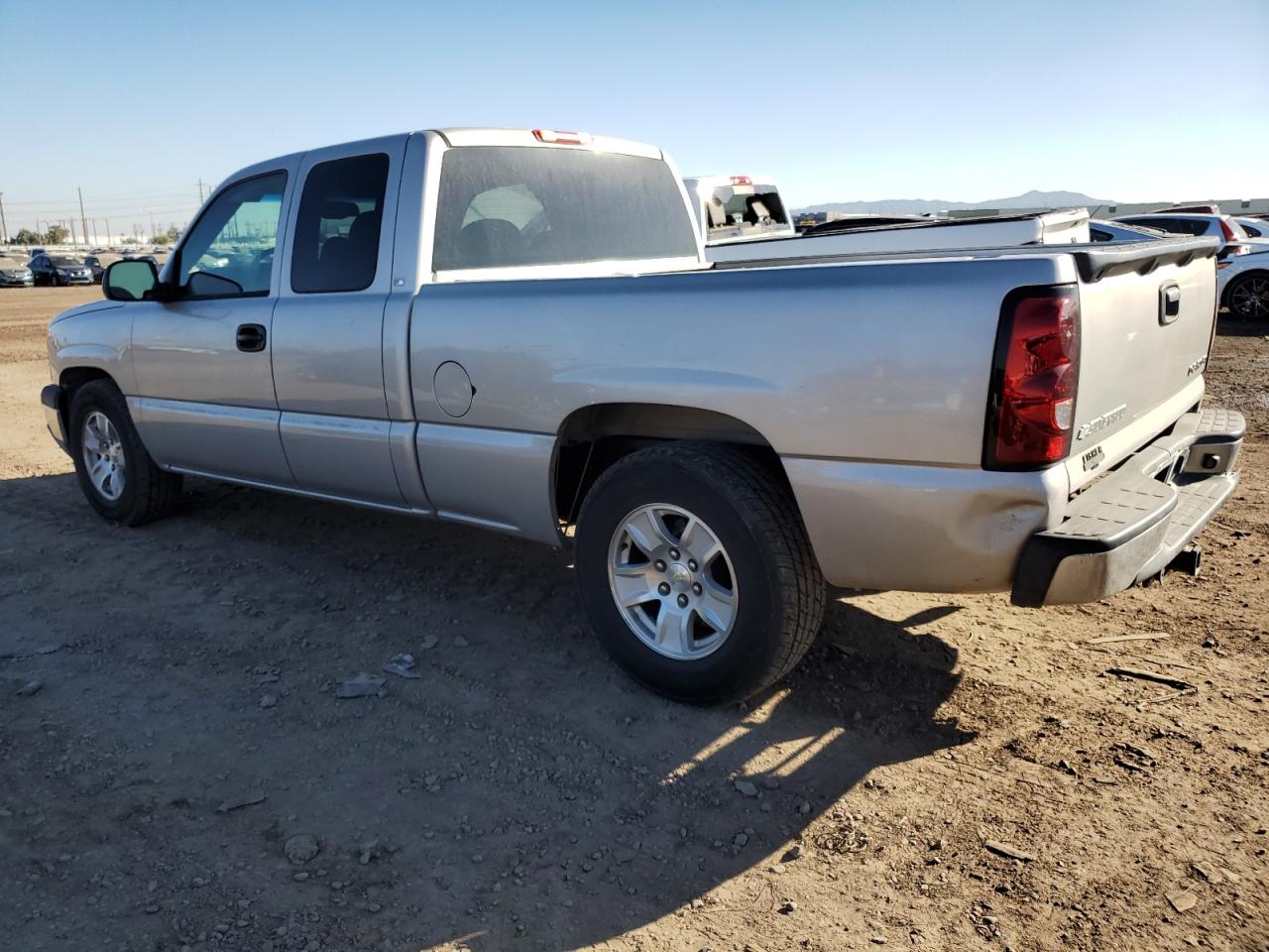 Image 2 of 2004 CHEVROLET SILVERADO C1500 2004 with VIN 2GCEC19T741128360