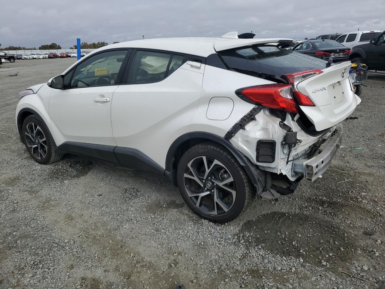 Изображение 2 2019 TOYOTA C-HR XLE 2019 с VIN JTNKHMBX3K1047194