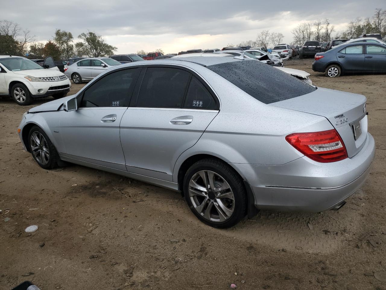 Obraz 2 z 2012 MERCEDES-BENZ C 250 2012 z VIN WDDGF4HB4CR215994