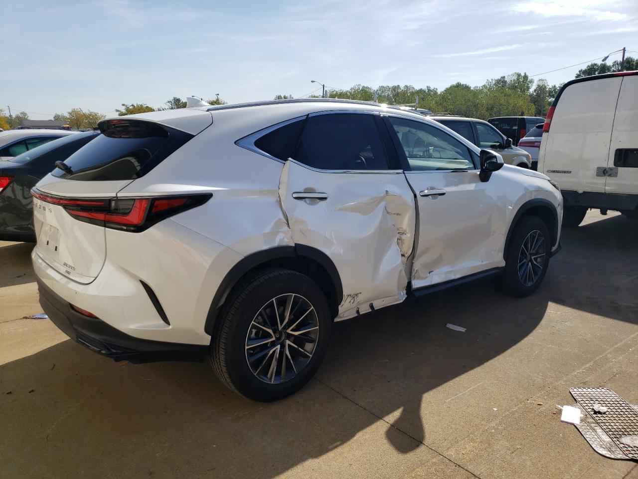 Obraz 3 z 2023 LEXUS NX 350H 2023 z VIN JTJAKCEZ7P5006413