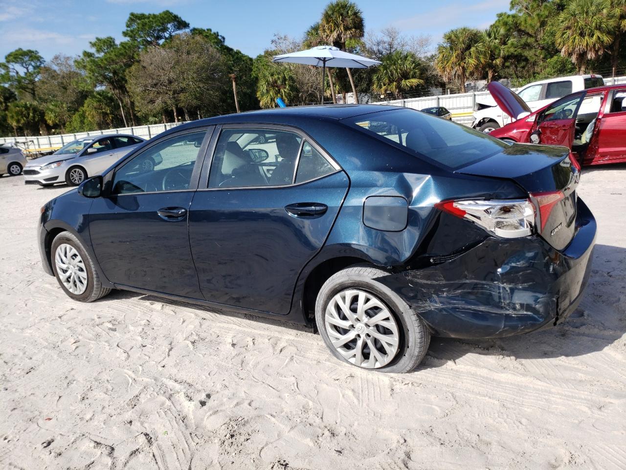 Изображение 2 2018 TOYOTA COROLLA L 2018 с VIN 5YFBURHE2JP819391