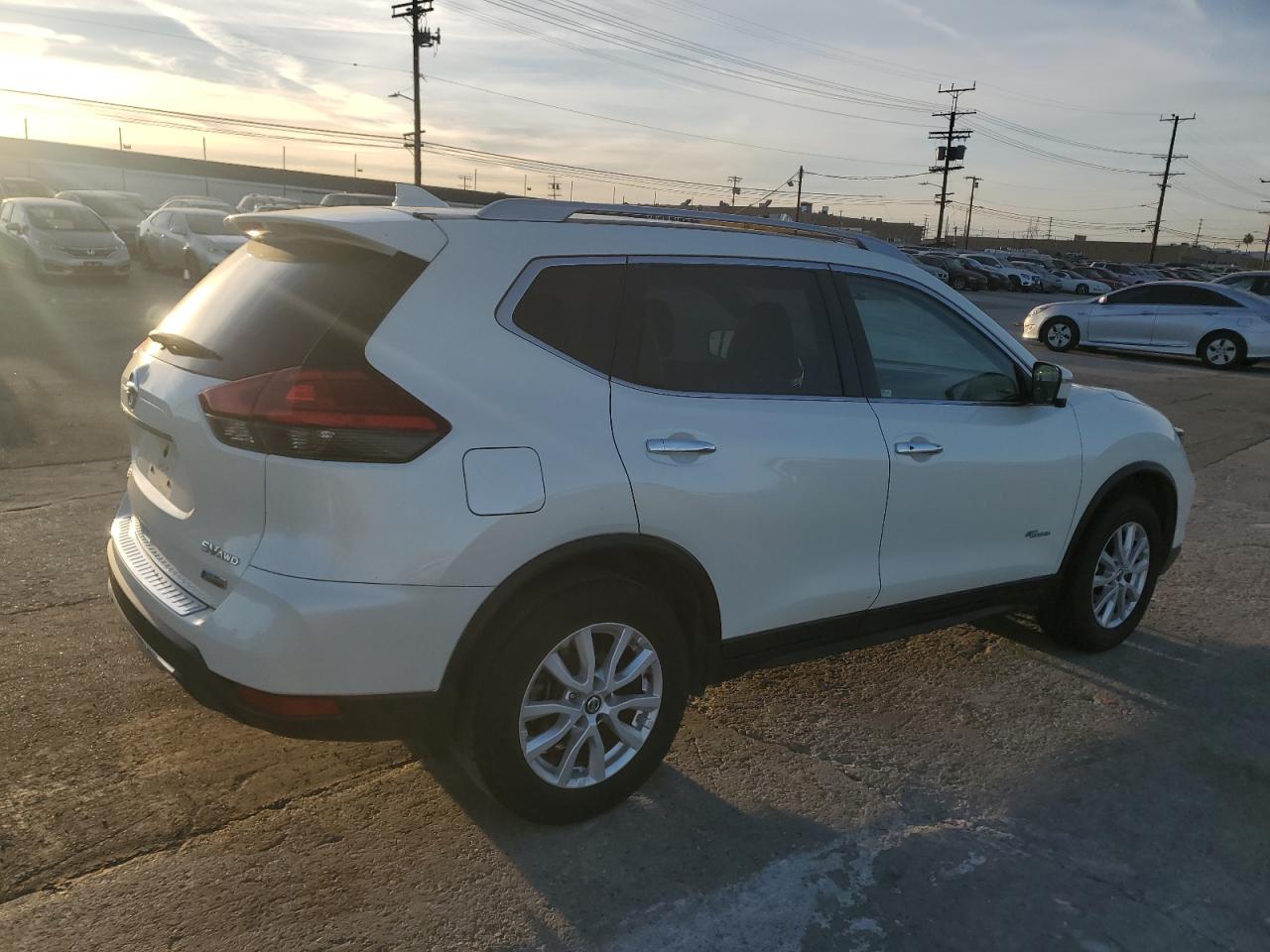 Image 3 of 2017 NISSAN ROGUE SV HYBRID 2017 with VIN 5N1ET2MV2HC827762
