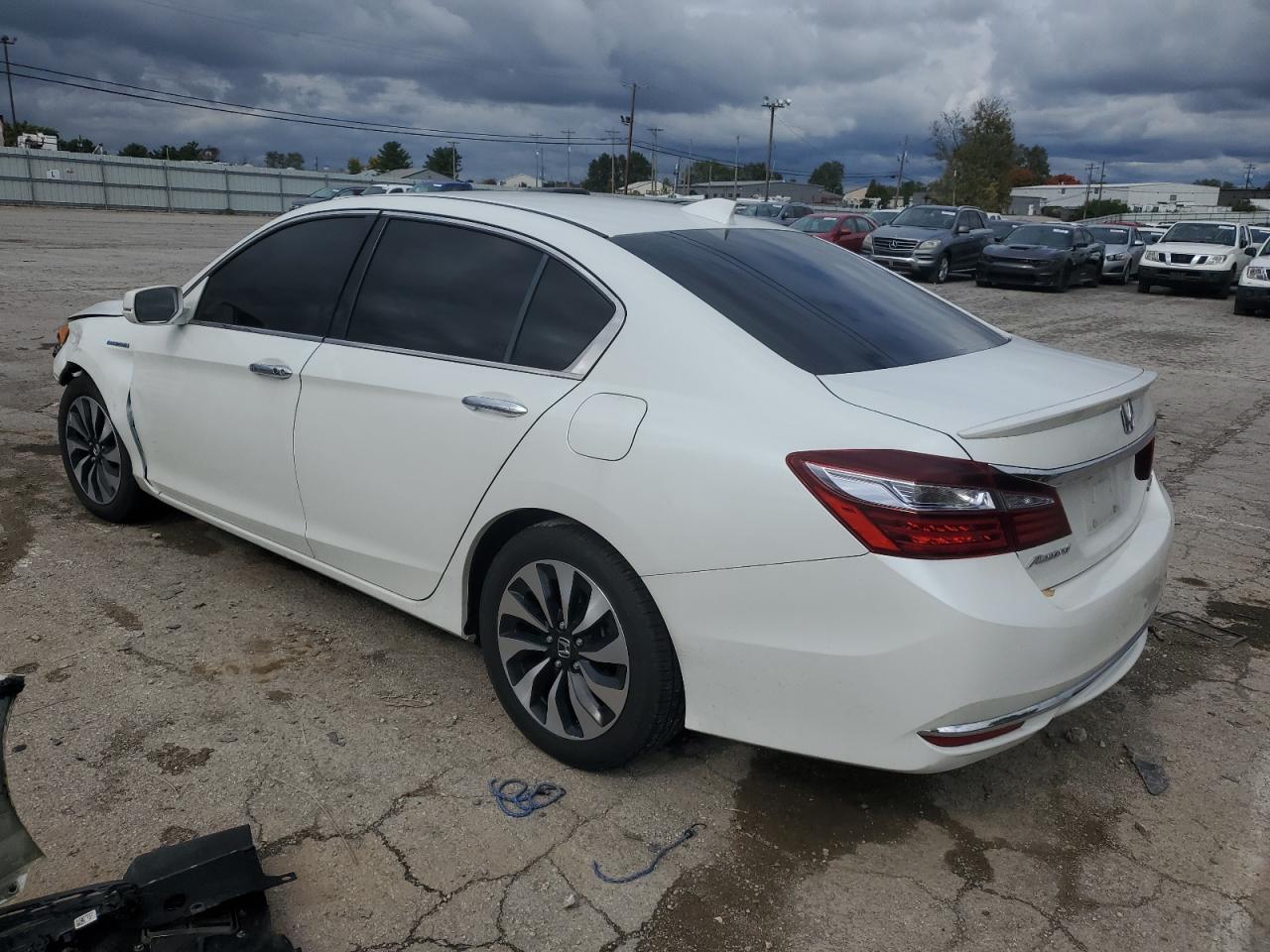 Image 2 of 2017 HONDA ACCORD HYBRID EXL 2017 with VIN JHMCR6F5XHC027000