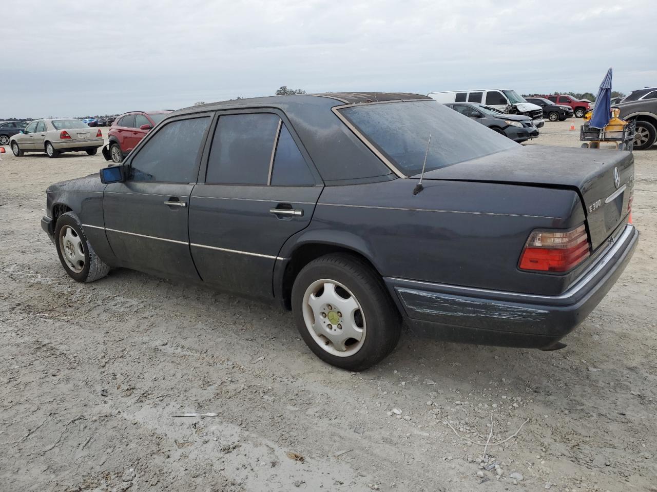 Image 2 of 1995 MERCEDES-BENZ E 300D 1995 with VIN WDBEB31EXSC266945