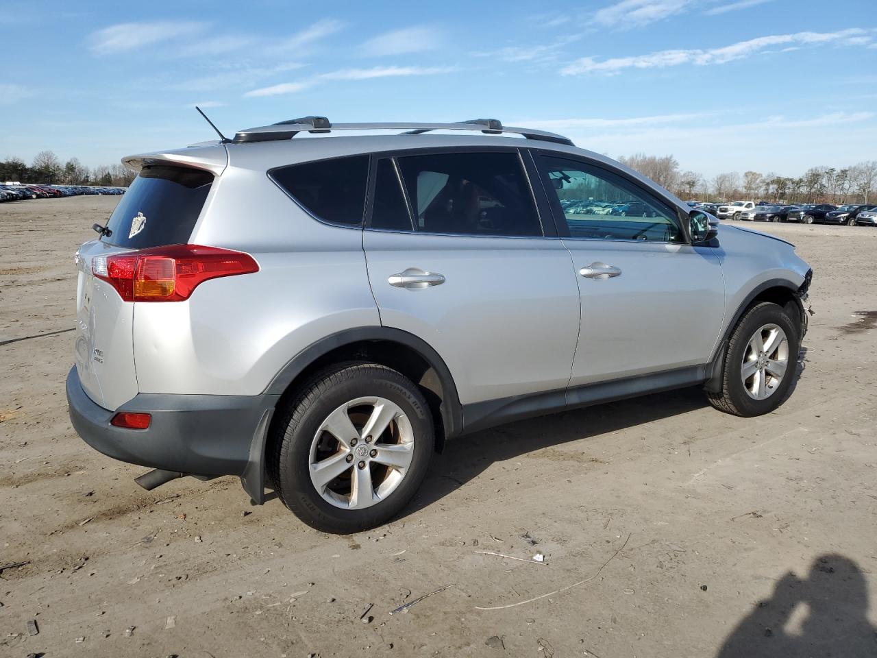 Image 3 of 2013 TOYOTA RAV4 XLE 2013 with VIN 2T3RFREV5DW102071