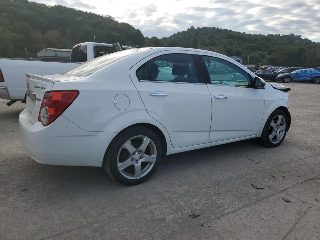 Изображение 3 2015 CHEVROLET SONIC LTZ 2015 с VIN 1G1JE5SB5F4164565