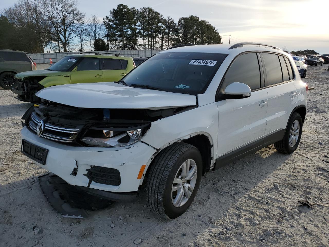 Изображение 2016 VOLKSWAGEN TIGUAN S 2016