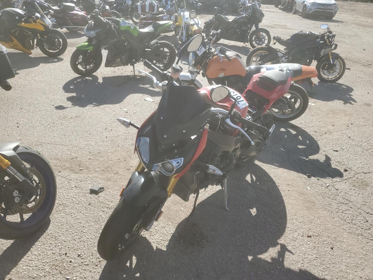 Obraz 2 z 2015 BMW S 1000 R 2015 z VIN WB10D1206FZ199287