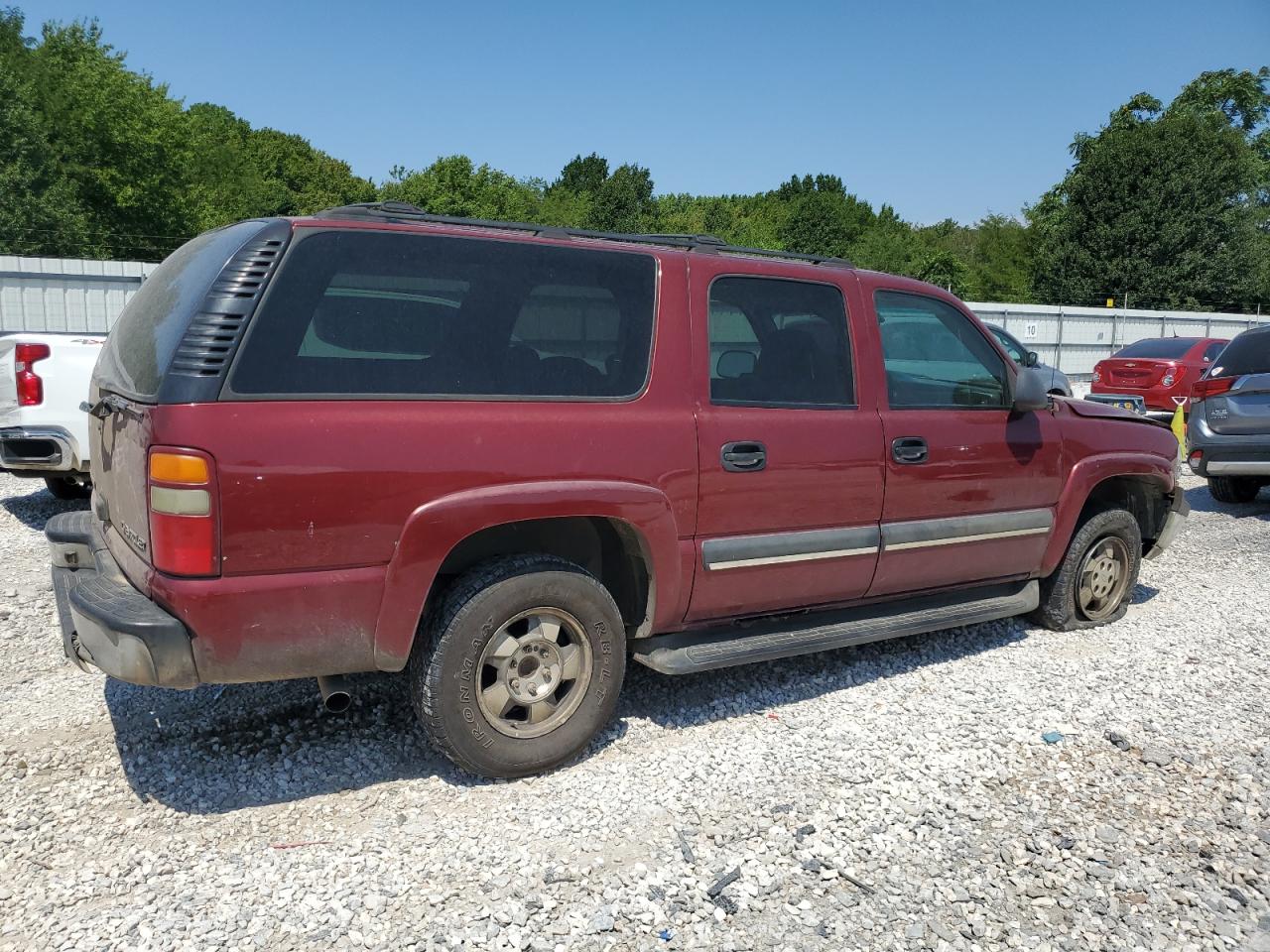 Image 3 of 2003 CHEVROLET SUBURBAN C1500 2003 with VIN 1GNEC16ZX3J250232