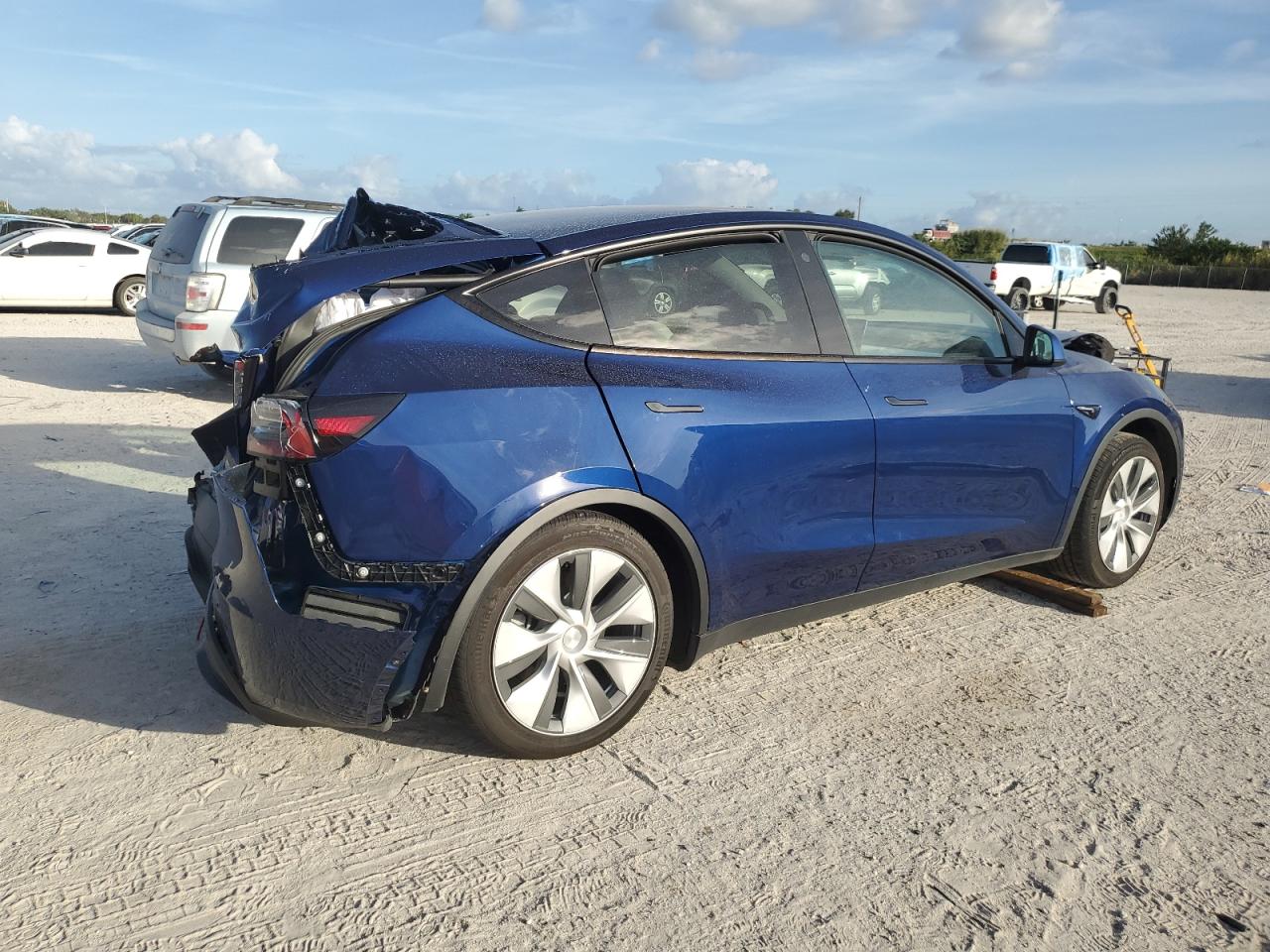 Изображение 3 2022 TESLA MODEL Y  2022 с VIN 7SAYGDEEXNF449420