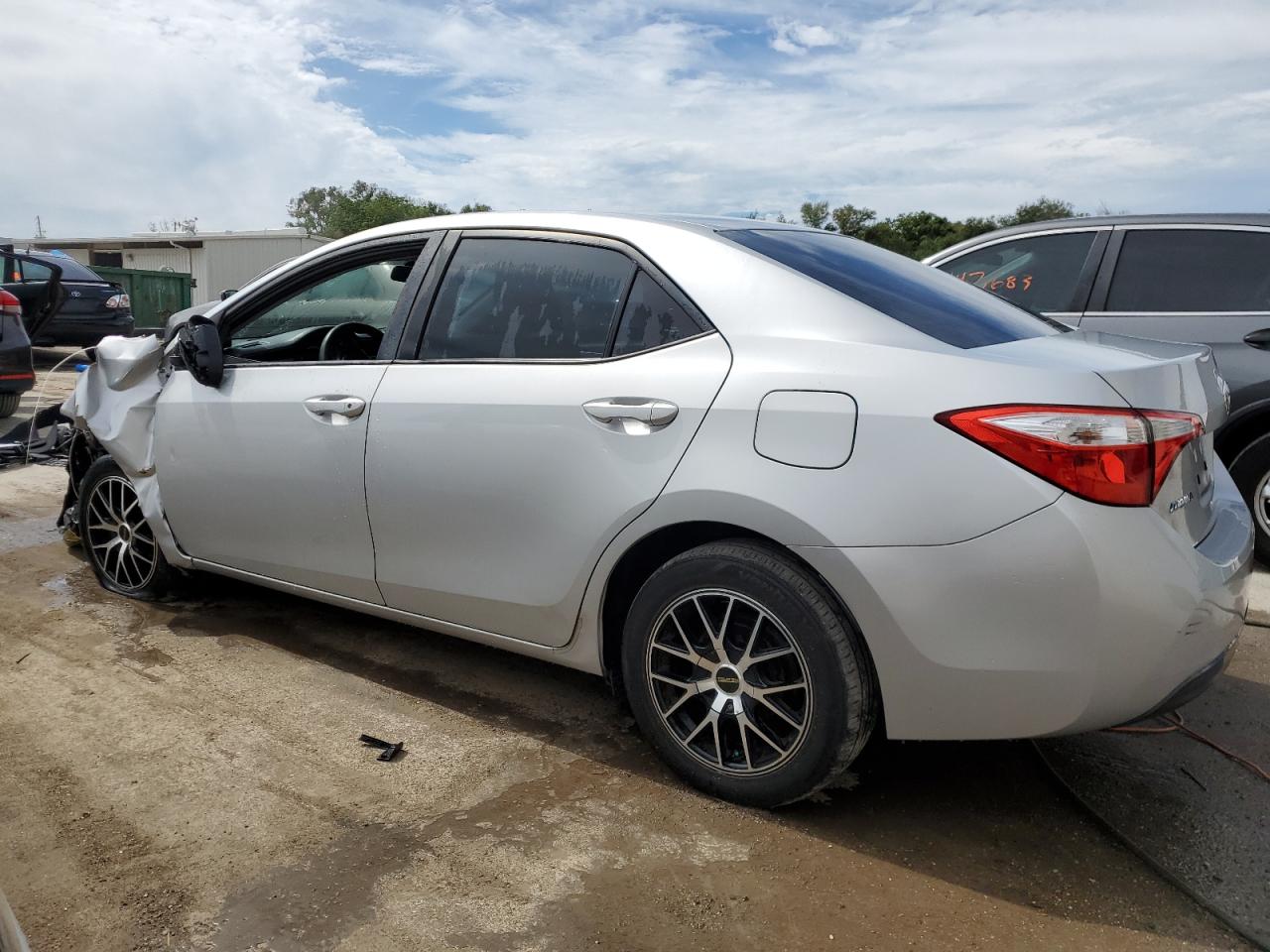 Image 2 of 2015 TOYOTA COROLLA L 2015 with VIN 2T1BURHE0FC334464