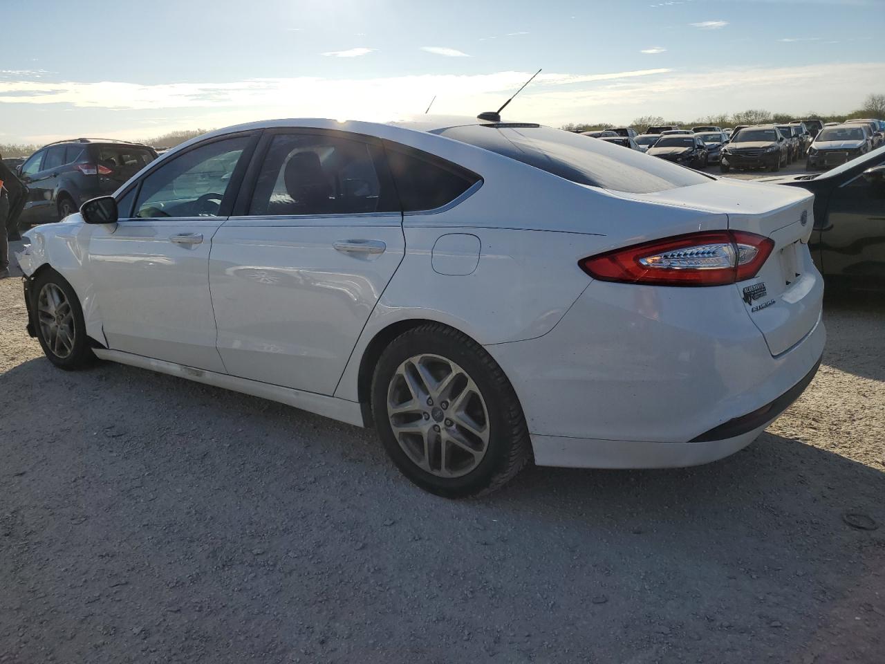 Изображение 2 2015 FORD FUSION SE 2015 с VIN 3FA6P0H73FR182332