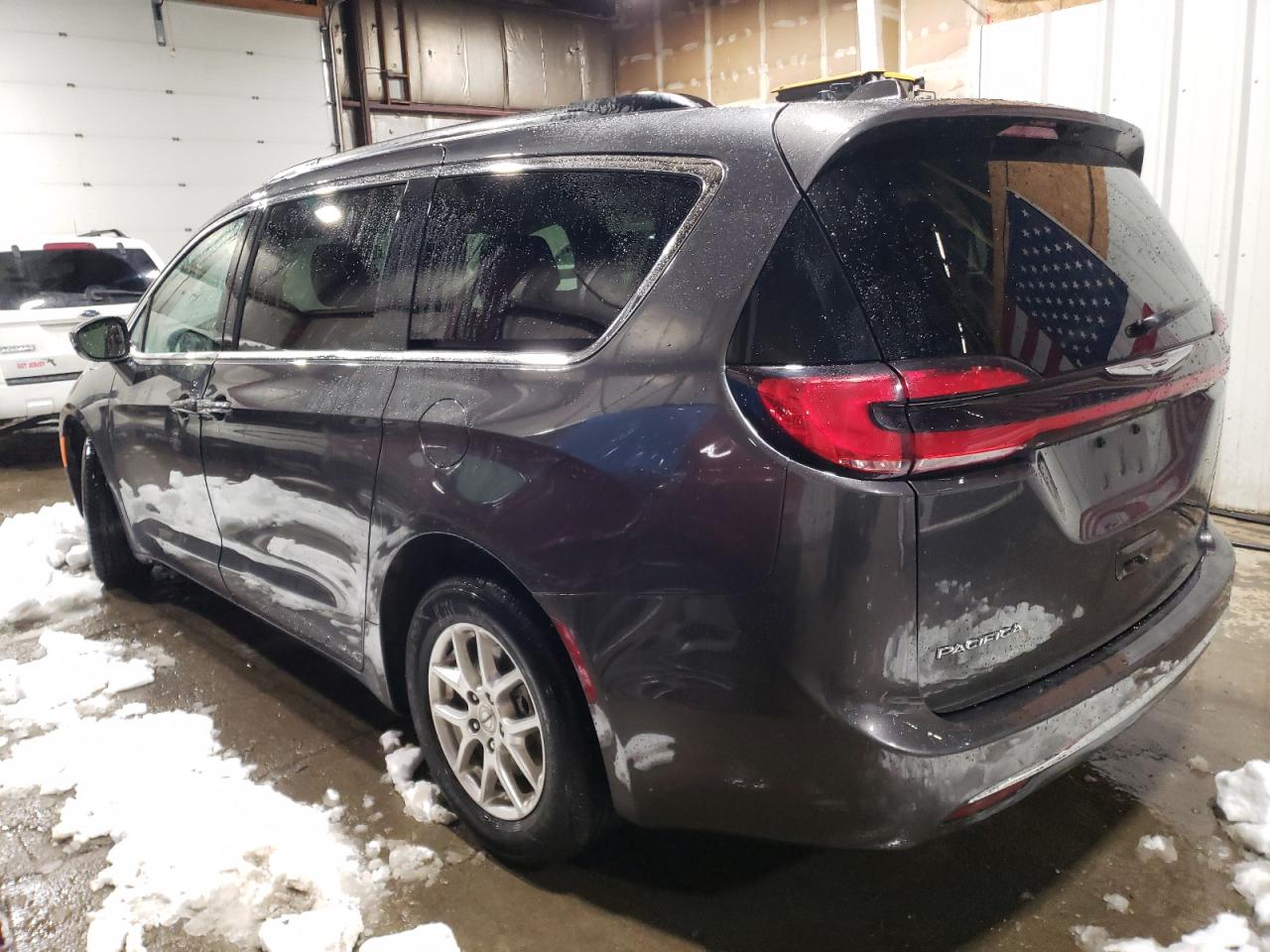 Image 2 of 2022 CHRYSLER PACIFICA TOURING L 2022 with VIN 2C4RC1BG7NR179374