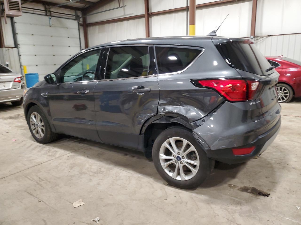 Image 2 of 2019 FORD ESCAPE SE 2019 with VIN 1FMCU9GD0KUC51073