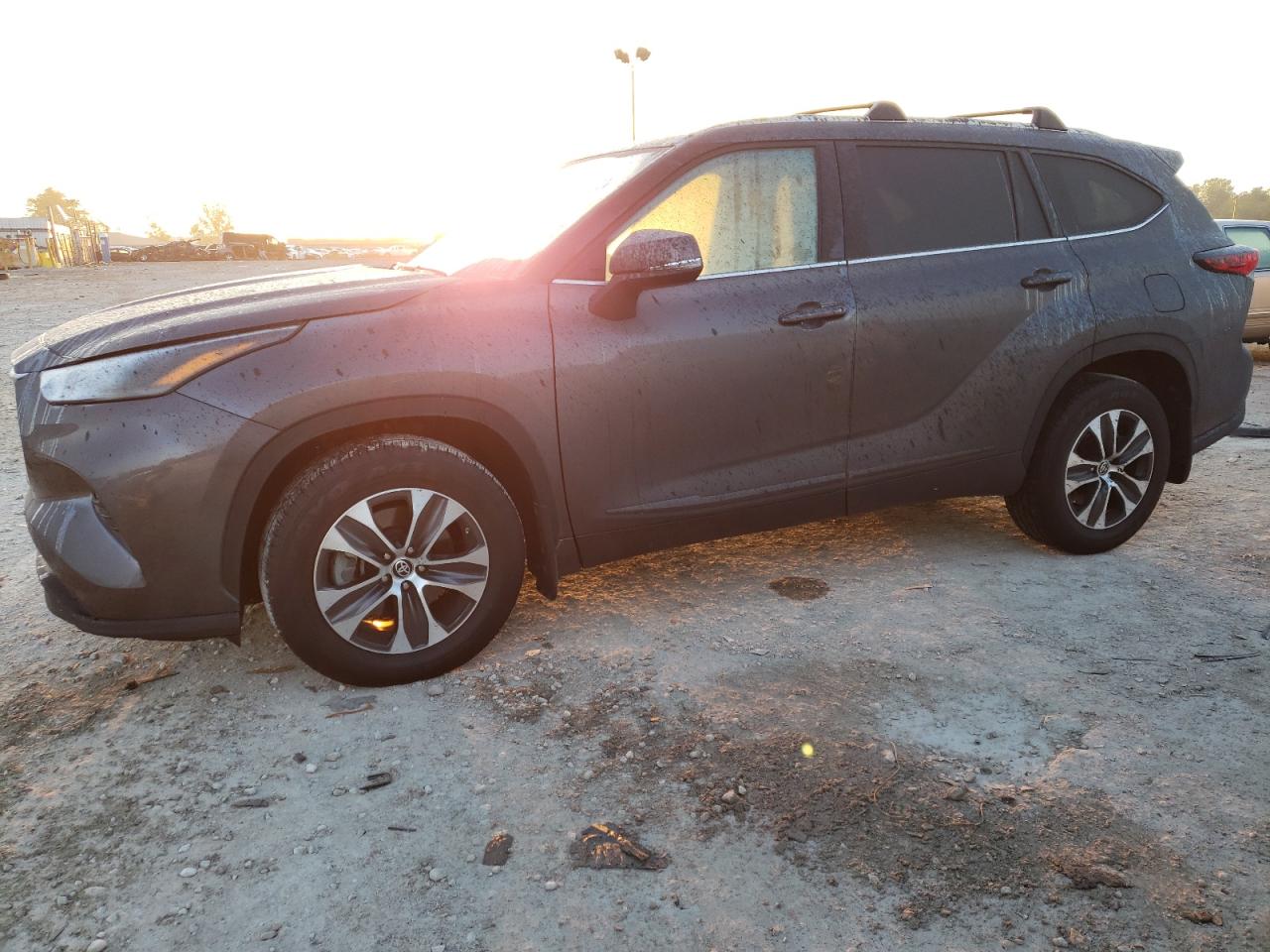2022 TOYOTA HIGHLANDER XLE 2022 image