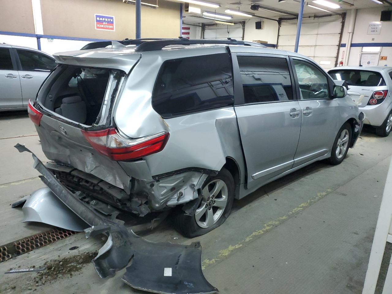 Image 3 of 2020 TOYOTA SIENNA LE 2020 with VIN 5TDKZ3DC9LS039708