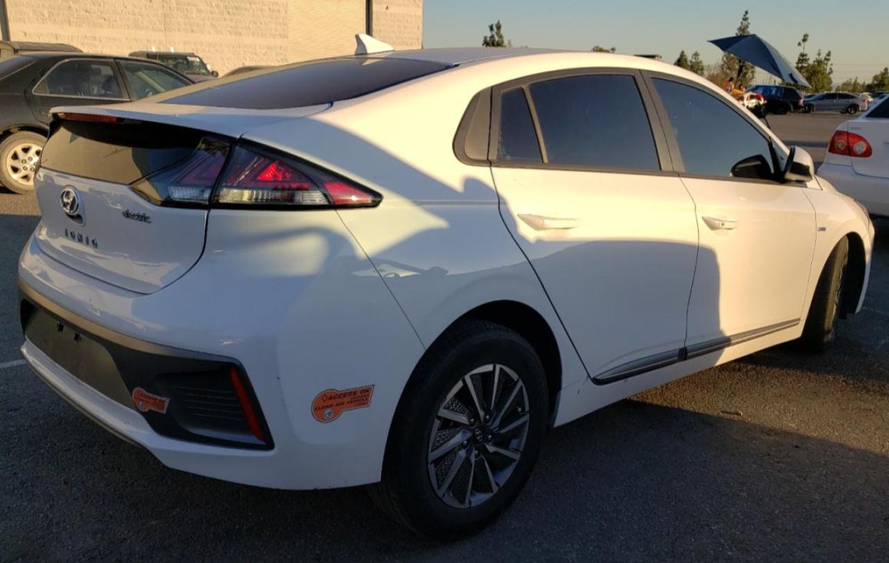 Image 3 of 2020 HYUNDAI IONIQ SE 2020 with VIN KMHC75LJ6LU063493
