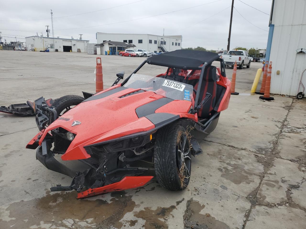 Obraz 2 z 2015 POLARIS SLINGSHOT SL 2015 z VIN 57XAAPFA9F5100546