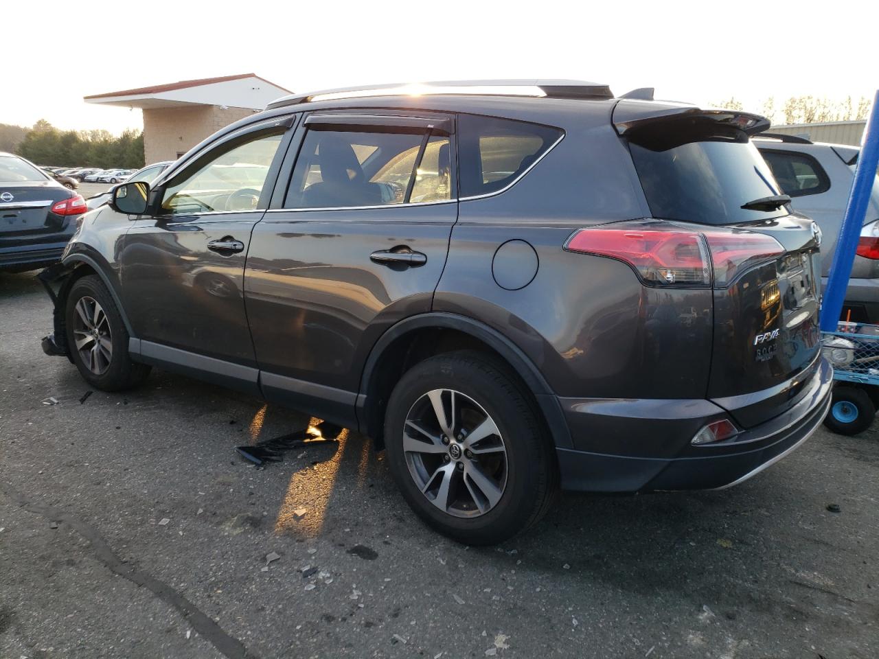 Image 2 of 2016 TOYOTA RAV4 XLE 2016 with VIN JTMRFREVXGJ099283