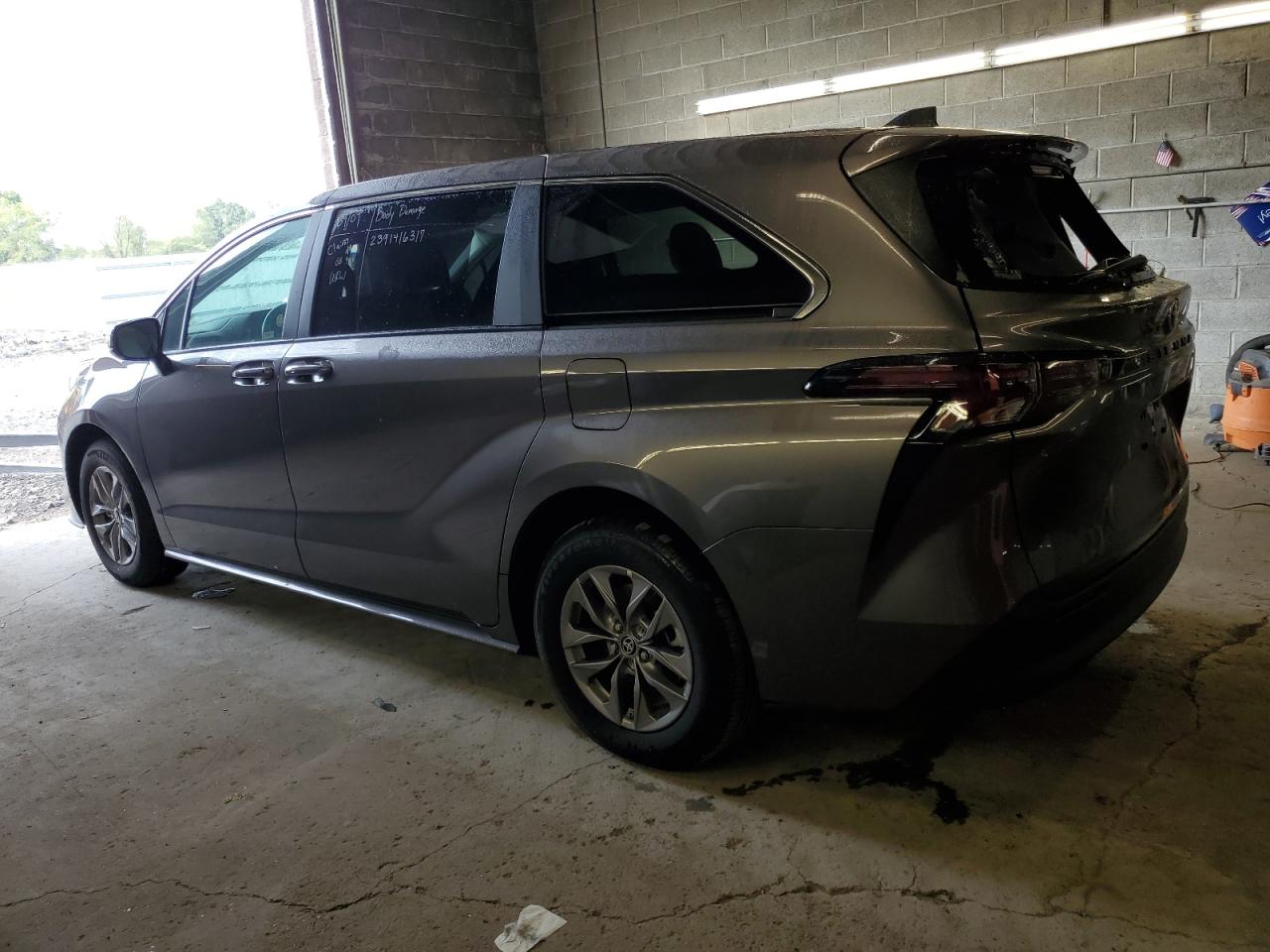 Изображение 2 2023 TOYOTA SIENNA LE 2023 с VIN 5TDKRKEC8PS166271