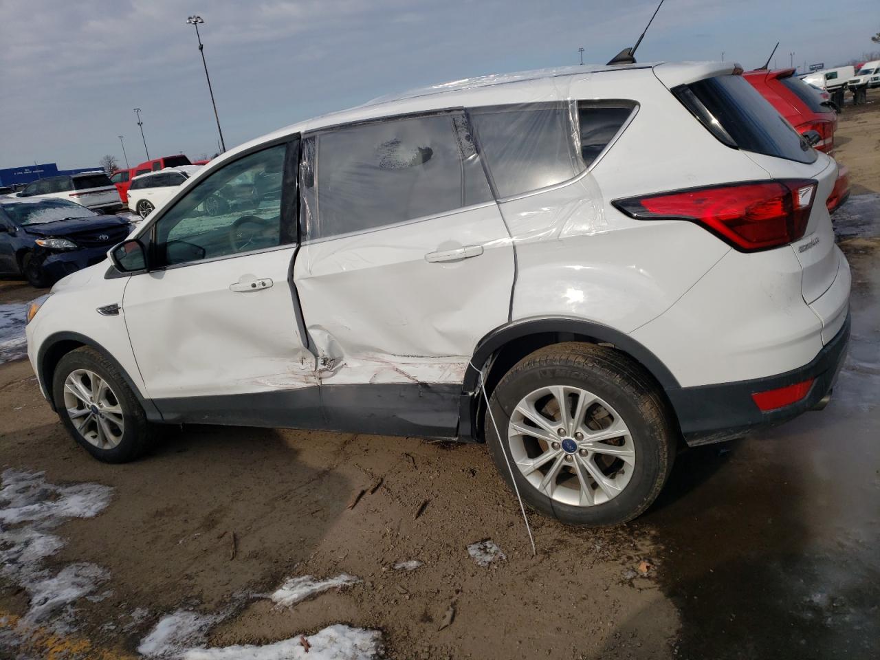 Изображение 2 2019 FORD ESCAPE SE 2019 с VIN 1FMCU0GD5KUC24348