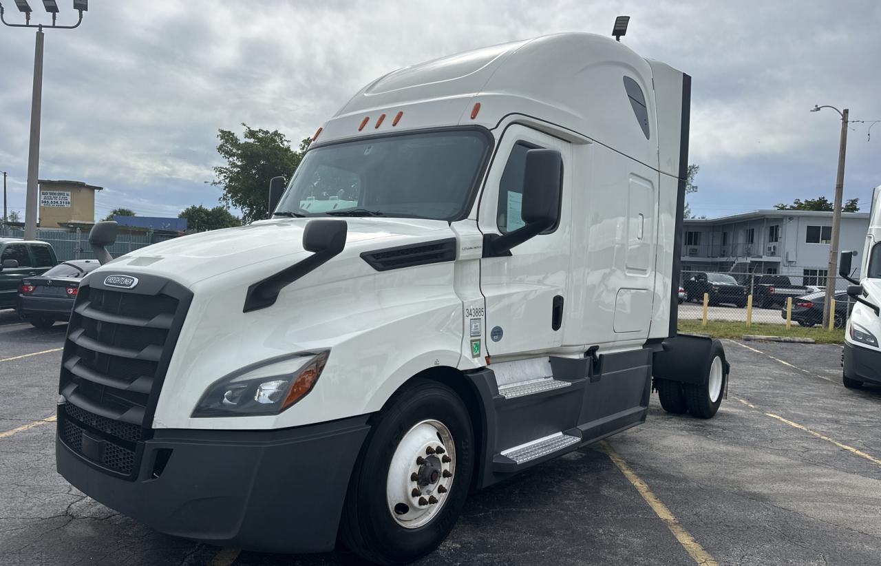 Image 2 of 2020 FREIGHTLINER CASCADIA 126  2020 with VIN 3AKBHHDV1LSLT7198