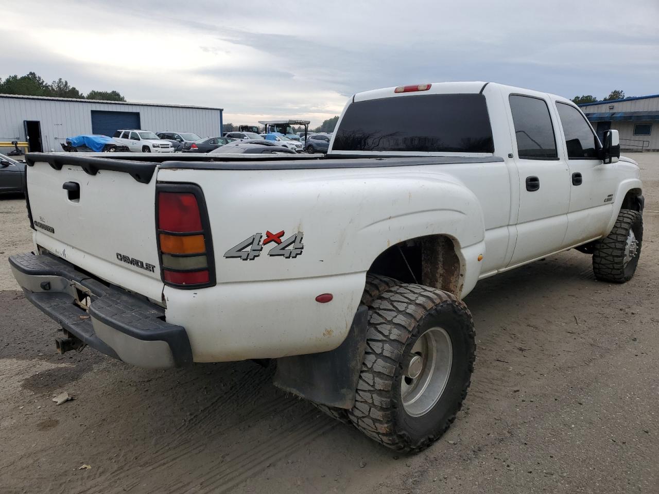 Image 3 of 2005 CHEVROLET SILVERADO K3500 2005 with VIN 1GCJK332X5F904505