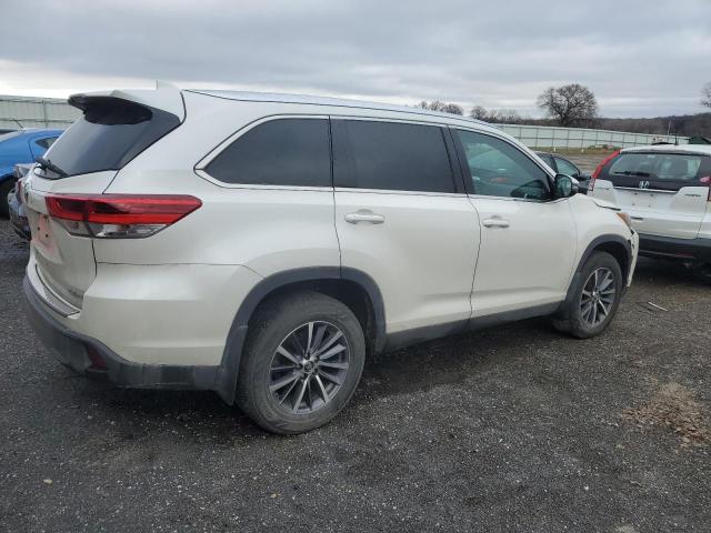 Image 3 of 2019 TOYOTA HIGHLANDER SE 2019 with VIN 5TDJZRFH2KS596711