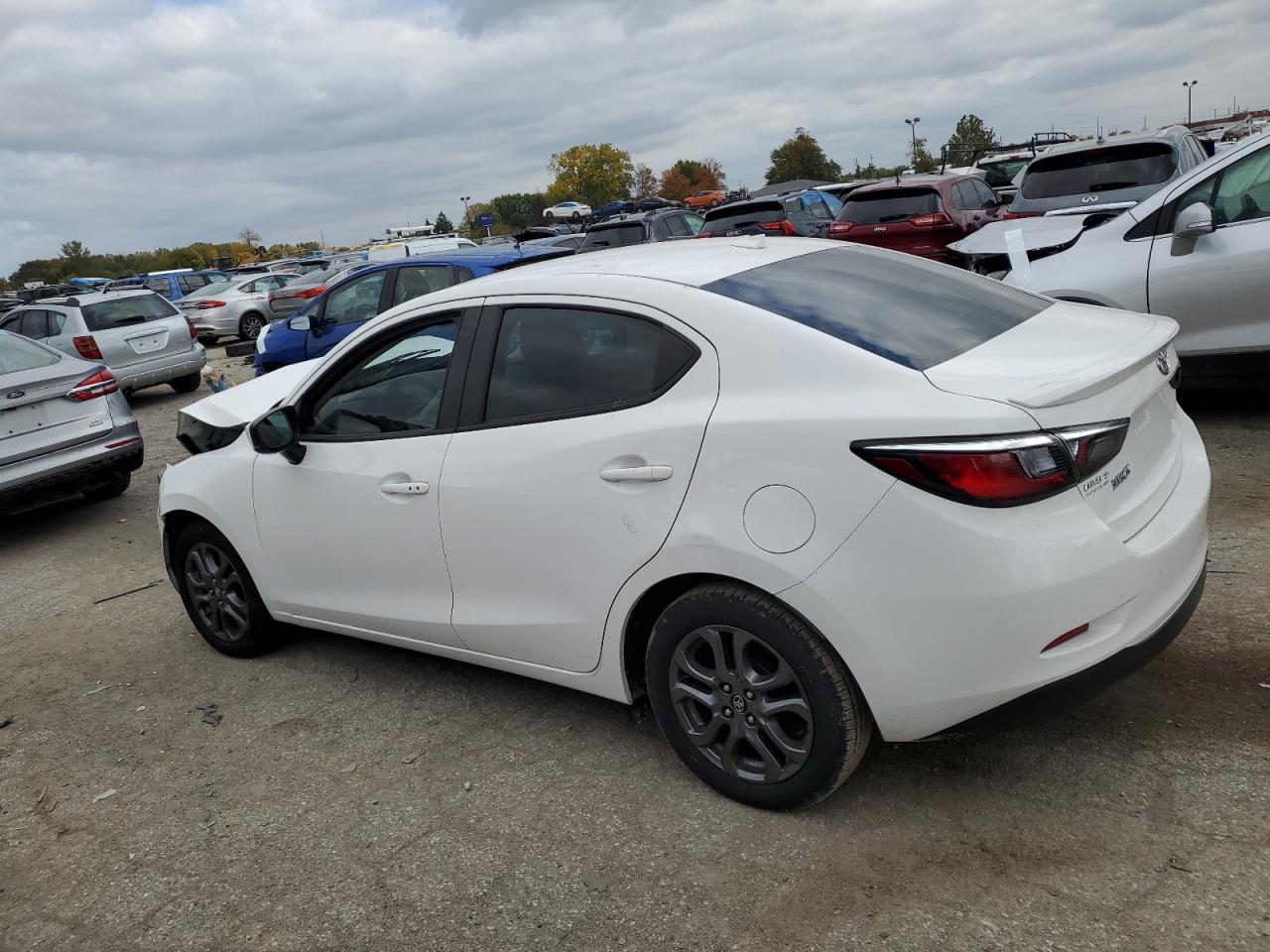 Изображение 2 2019 TOYOTA YARIS L 2019 с VIN 3MYDLBYV3KY516030