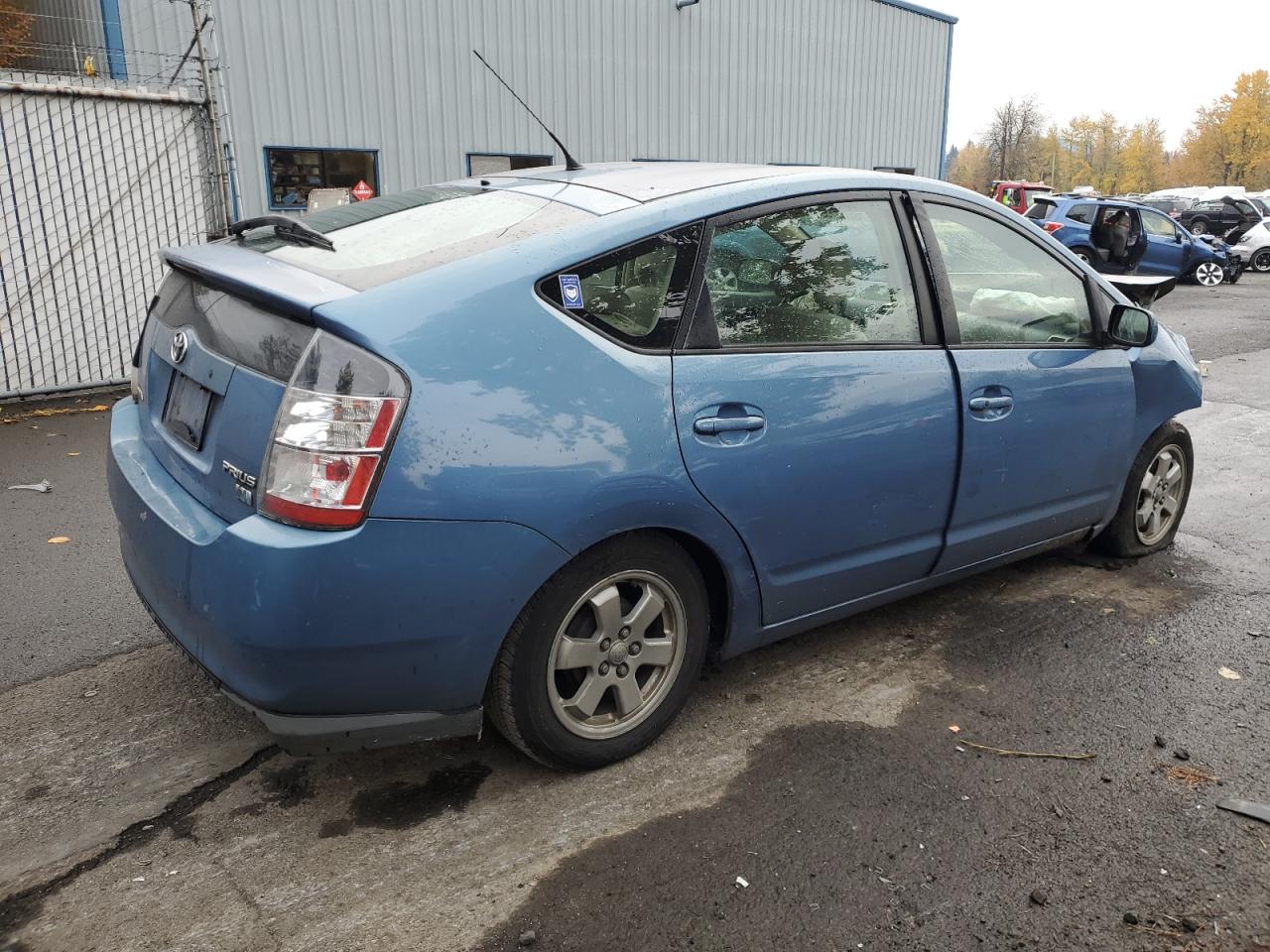 Image 3 of 2005 TOYOTA PRIUS  2005 with VIN JTDKB20U753063863