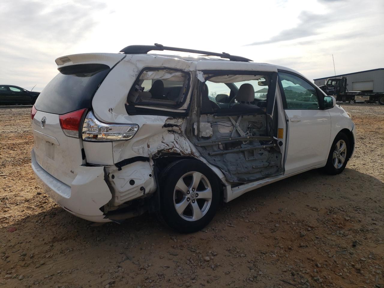 Obraz 3 z 2011 TOYOTA SIENNA LE 2011 z VIN 5TDKK3DCXBS175042