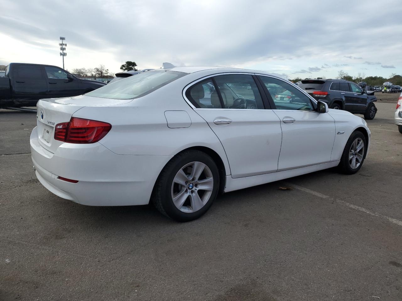 Obraz 3 z 2013 BMW 528 XI 2013 z VIN WBAXH5C5XDD107953