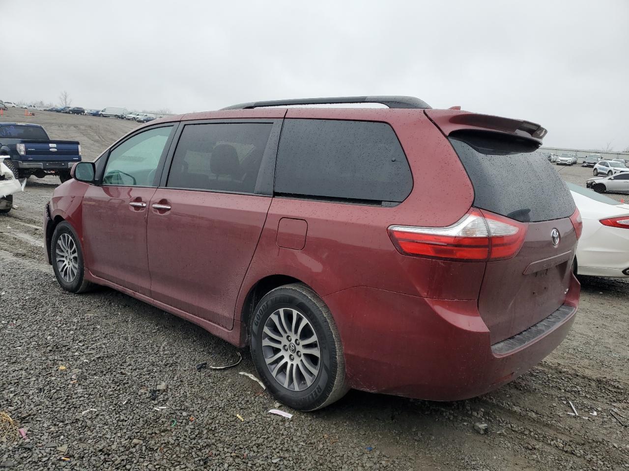Obraz 2 z 2018 TOYOTA SIENNA XLE 2018 z VIN 5TDYZ3DC4JS919531