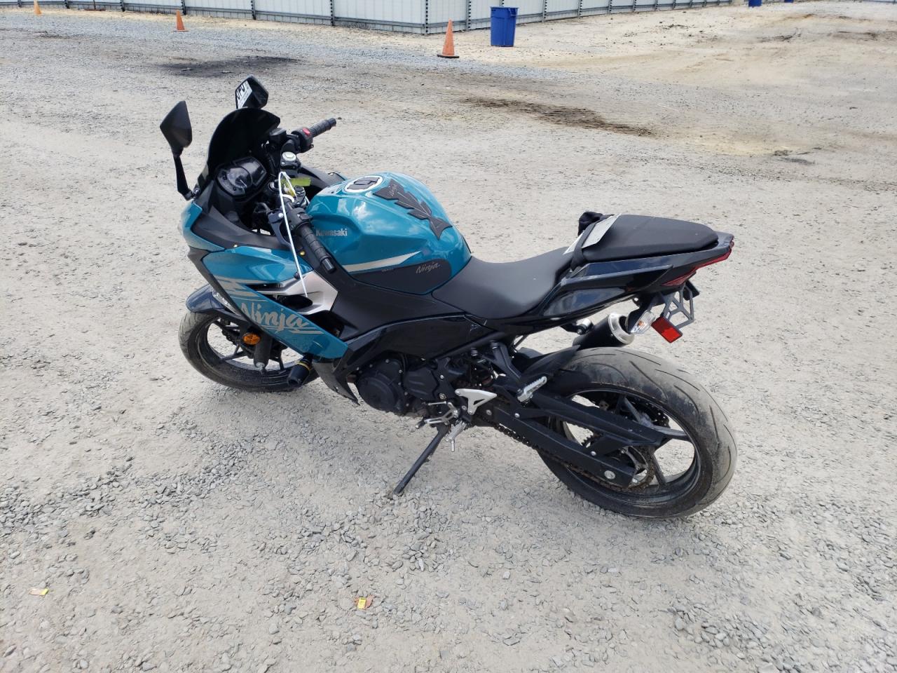 Image 3 of Kawasaki Ex400 2021 with VIN JKAEXKH19MDAA6817