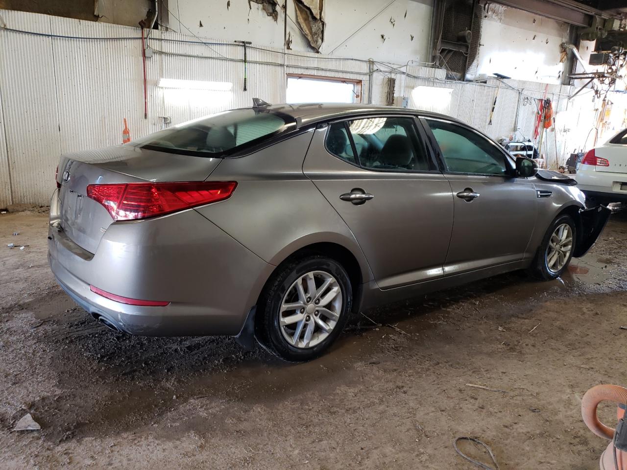 Изображение 3 Kia Optima Lx 2013 с VIN 5XXGM4A77DG254816