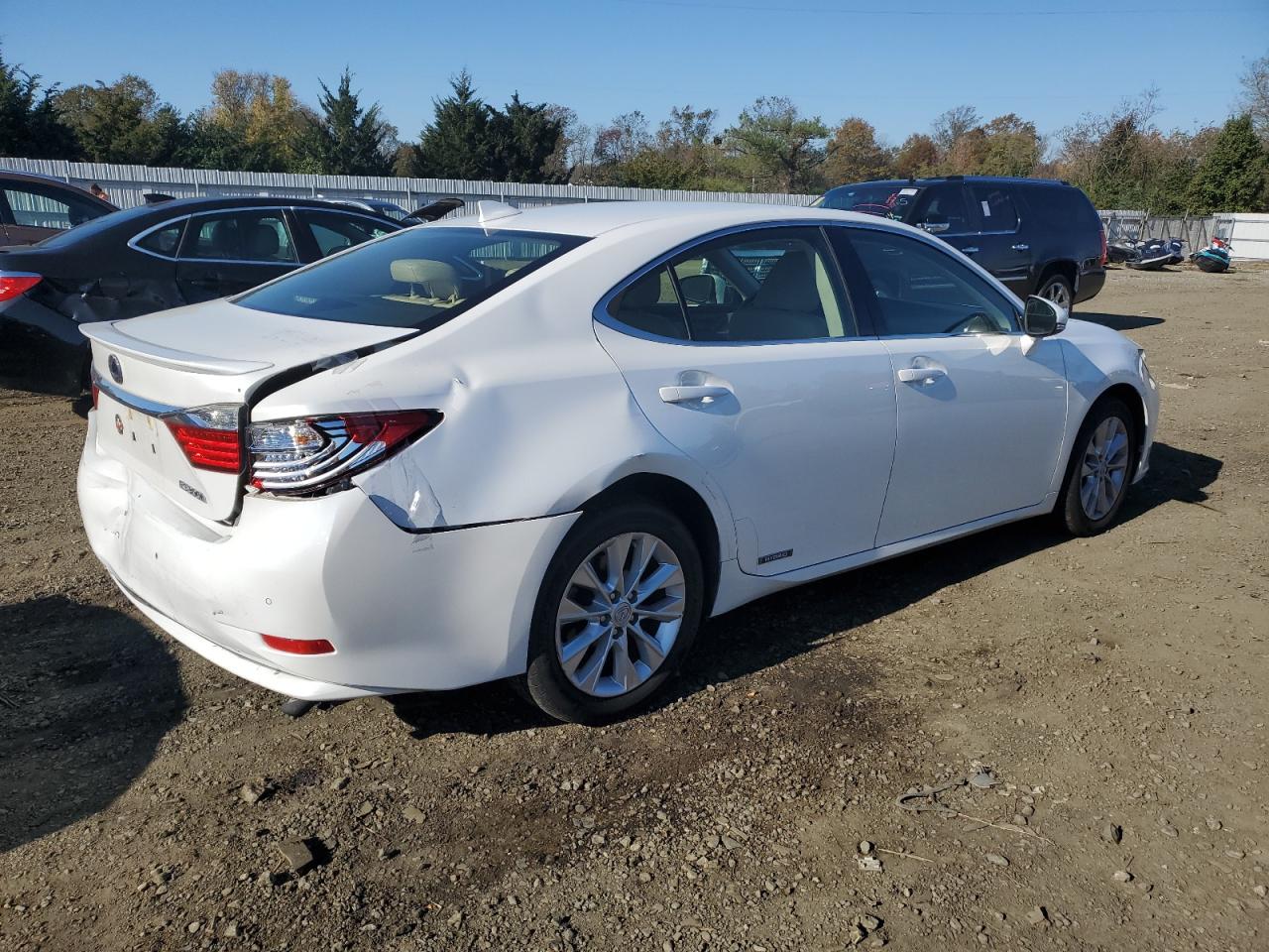 Image 3 of 2015 LEXUS ES 300H 2015 with VIN JTHBW1GG2F2094748