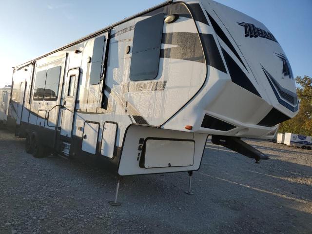 2015 GRAN TRAILER 2015 image